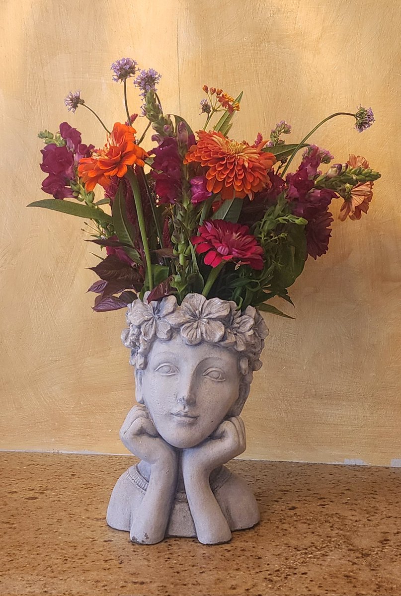 Just finished the floral for today's grazing table.
#Luxuryeventplanner 
<a href="/Kayhahn1/">K Hahn</a> <a href="/garybryanshow/">Gary Bryan</a> <a href="/RegistryBridges/">Registry Bridges</a> <a href="/cassol_ronnie/">ronnie cassol</a> <a href="/Klompsoares/">Rakker</a> <a href="/saltedbayonet/">Amy Guettler</a> <a href="/KimSimons2/">Kim Simons</a> <a href="/mistletoeus/">Mistletoe US</a> <a href="/AleneJewelry/">Alene's Adornments</a> <a href="/lleweddings/">Kimberly Lehman</a> <a href="/HerdadeFozdaRep/">HFR - Wine Experiences & Memorable Events</a> <a href="/n_sharma19/">N.Sh</a> <a href="/MichelleHardie6/">Michelle Hardie 🇨🇦 🍎</a> <a href="/kosztanadi2/">kosztanadi</a>