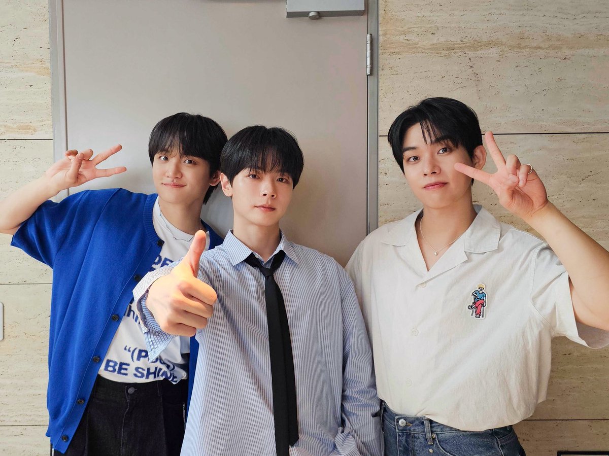 [#LUCY] MBC ‘전지적 참견 시점’ 완료 ✔ 

평소엔 볼 수 없었던 LUCY의 일상부터, 펜타포트 무대 위 프로다운 모습까지💙
‘전지적 참견 시점’으로 LUCY 입덕 완료!

#루시 #신예찬 #최상엽 #조원상