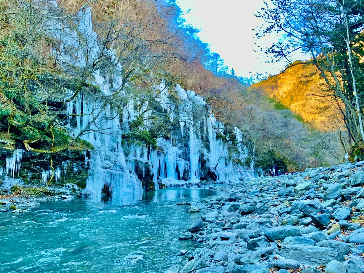 Shrine_Serenity's tweet photo. 三峰神社の魅力満載! 800年ご神木のパワー、龍神の神秘、縁結び&絶景トレッキングで心充電♪ 画像4枚でその美しさを実感! #三峰神社 #PowerSpots
Mitsumine Shrine's endless charms! Ancient tree energy, dragon sightings, bonding vibes & stunning hikes. Check these 4 pics! 😎🌄 https://t.co/UN23wtAa1V