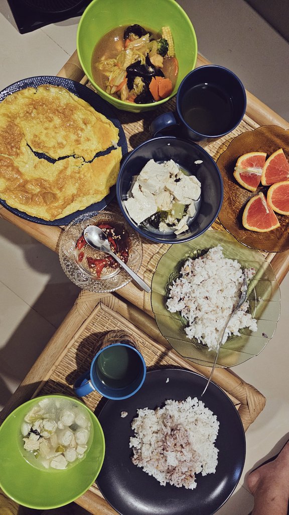 yourkeeholder's tweet photo. Aside from the disastrous pipe situation, it is indeed a great Saturday spent with you. #eatsleeprepeat https://t.co/PQBKV8tyhb