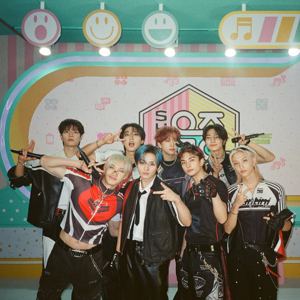 spearhyunnie's tweet image. mucore fd-nim shared these cute photos of stray kids from today!