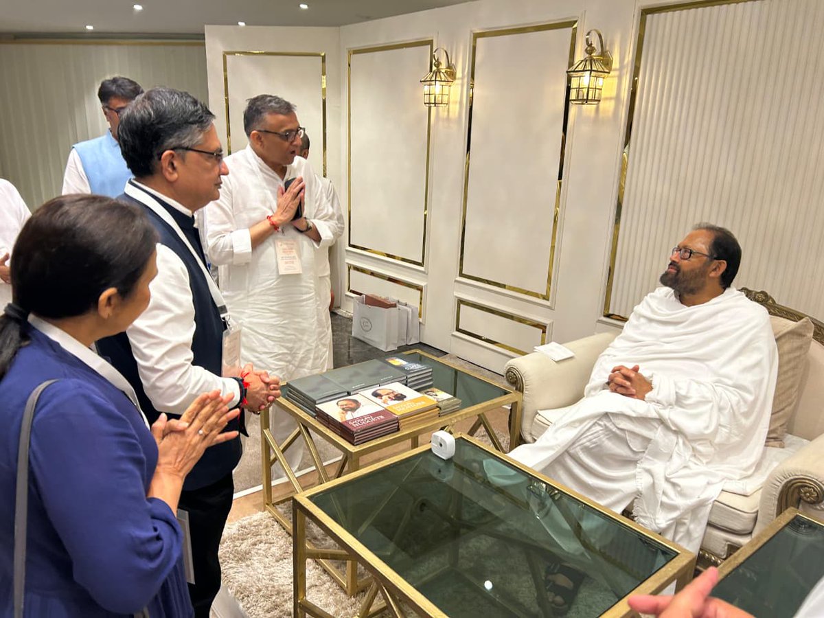 NSEIndia's tweet photo. Our MD &amp; CEO, Shri @ashishchauhan at the Shrimad Rajchandra Mission Dharampur - Paryushan Mahaparva 2025 event, in the gracious presence of Pujya Gurudevshri Rakeshji, in Mumbai today.

#NSE #NSEIndia #ParyushanMahaparva
@SRMDharampur @NSEIndia https://t.co/C6fZPW59pb