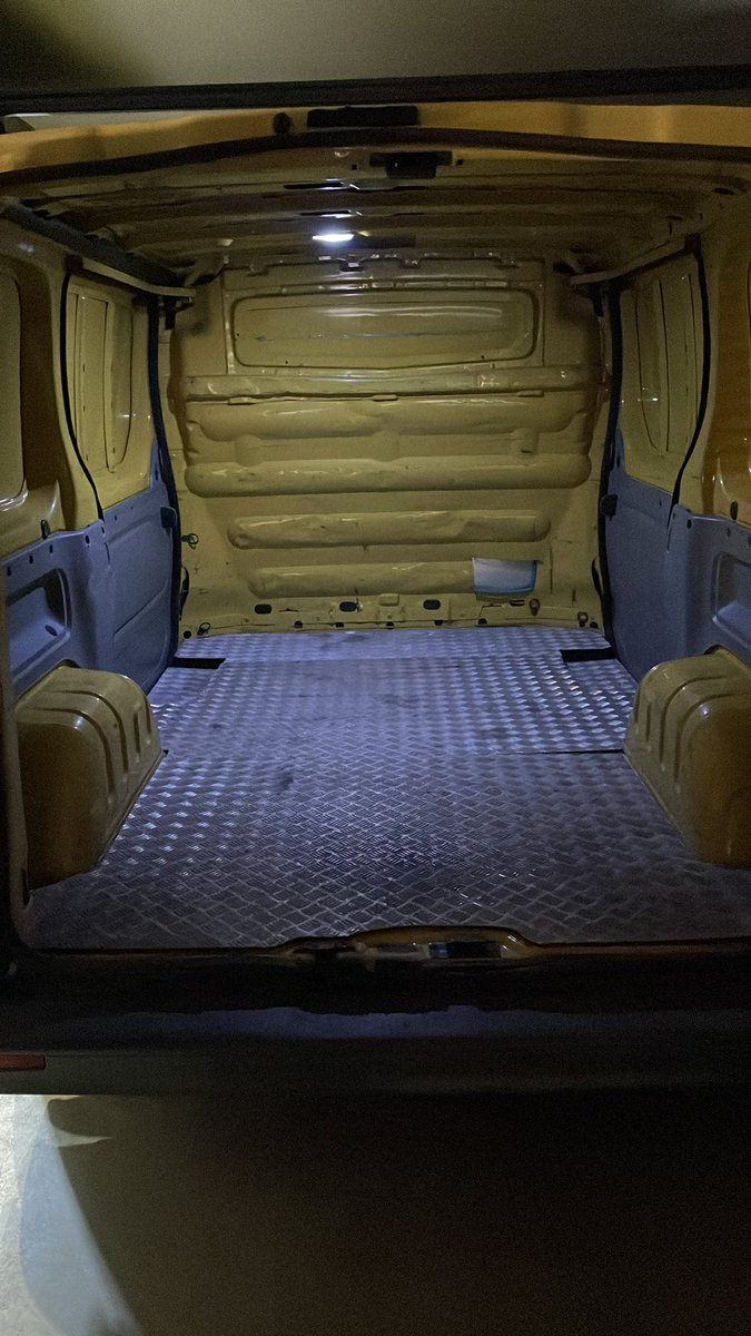 EmaPasqui's tweet photo. I start with an internal clean and a test epoxy paint job.
#DesertFrog https://t.co/JVfyQxhBjg