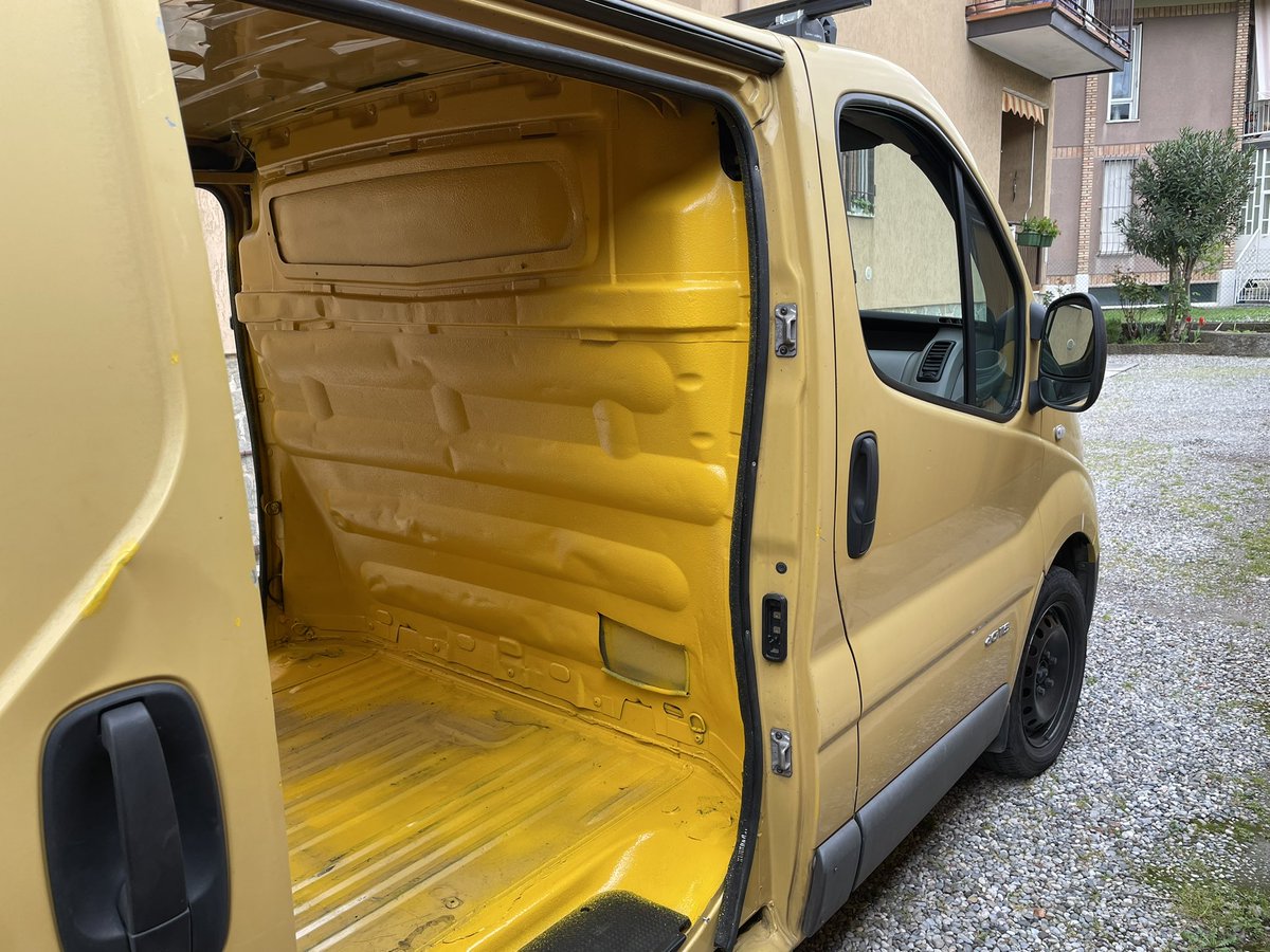 EmaPasqui's tweet photo. I start with an internal clean and a test epoxy paint job.
#DesertFrog https://t.co/JVfyQxhBjg