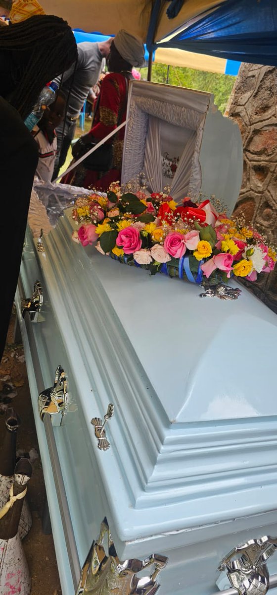 Today in Nyakach, we laid our sister Faith Otieno to rest. 💔

Her sister said: “Faith was the light of our family. All we want now is justice for her.”

We stand with @SmartLadiesNakuru to condemn femicide and demand justice.

#JusticeForFaithOtieno #StopFemicide #EndGBV