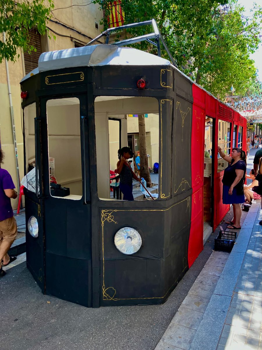 Acudit del dia: "el metro 300 del carrer Sagunt a Sants, es mou més que l'original, al Triangle de TMB".