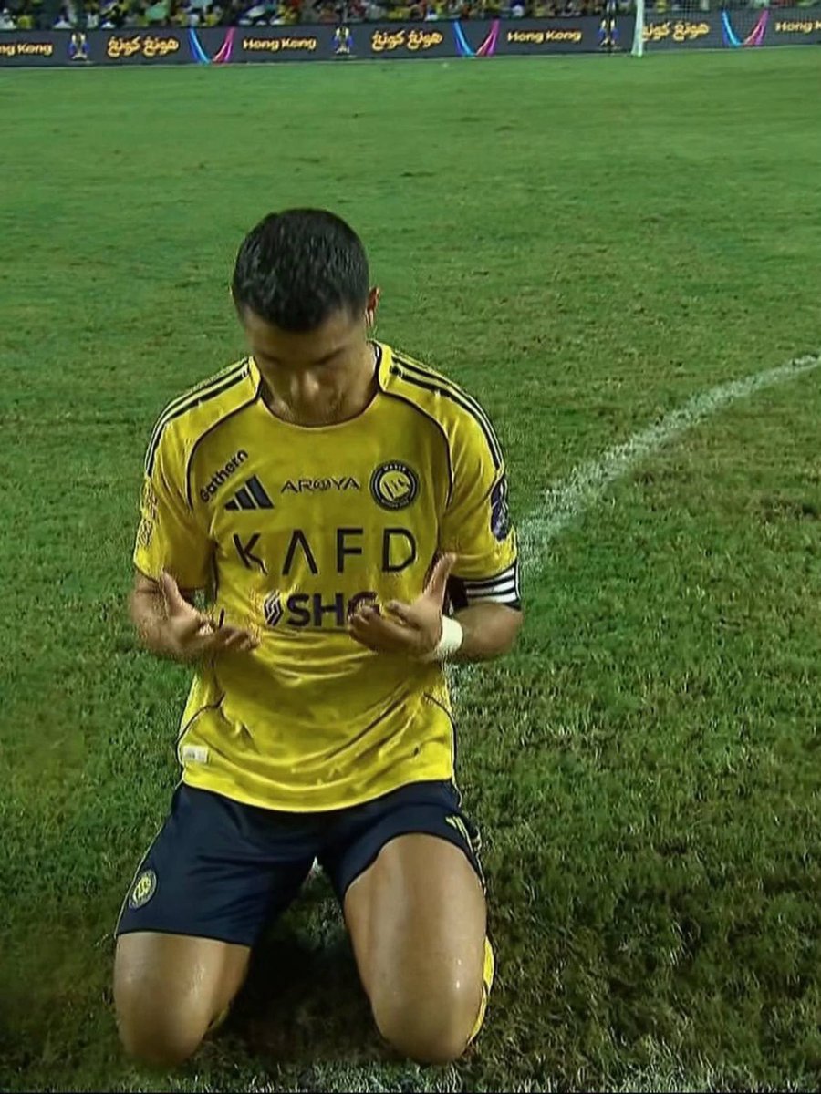 حقيقة شاهدت لقطة في مباراة #النصر_الأهلي في #نهائي_كأس_السوبر_السعودي 
للاعب #رونالدو  #كرستيانو_رونالدو  تُغنيك عن أي كلام أو حديث جالس ويرفع يديه في وقت تسجيل ضربات الجزاء وكانه يدعو الله 
فيارب اشرح صدرة للدين واهده يارب العالمين 🤲🏻