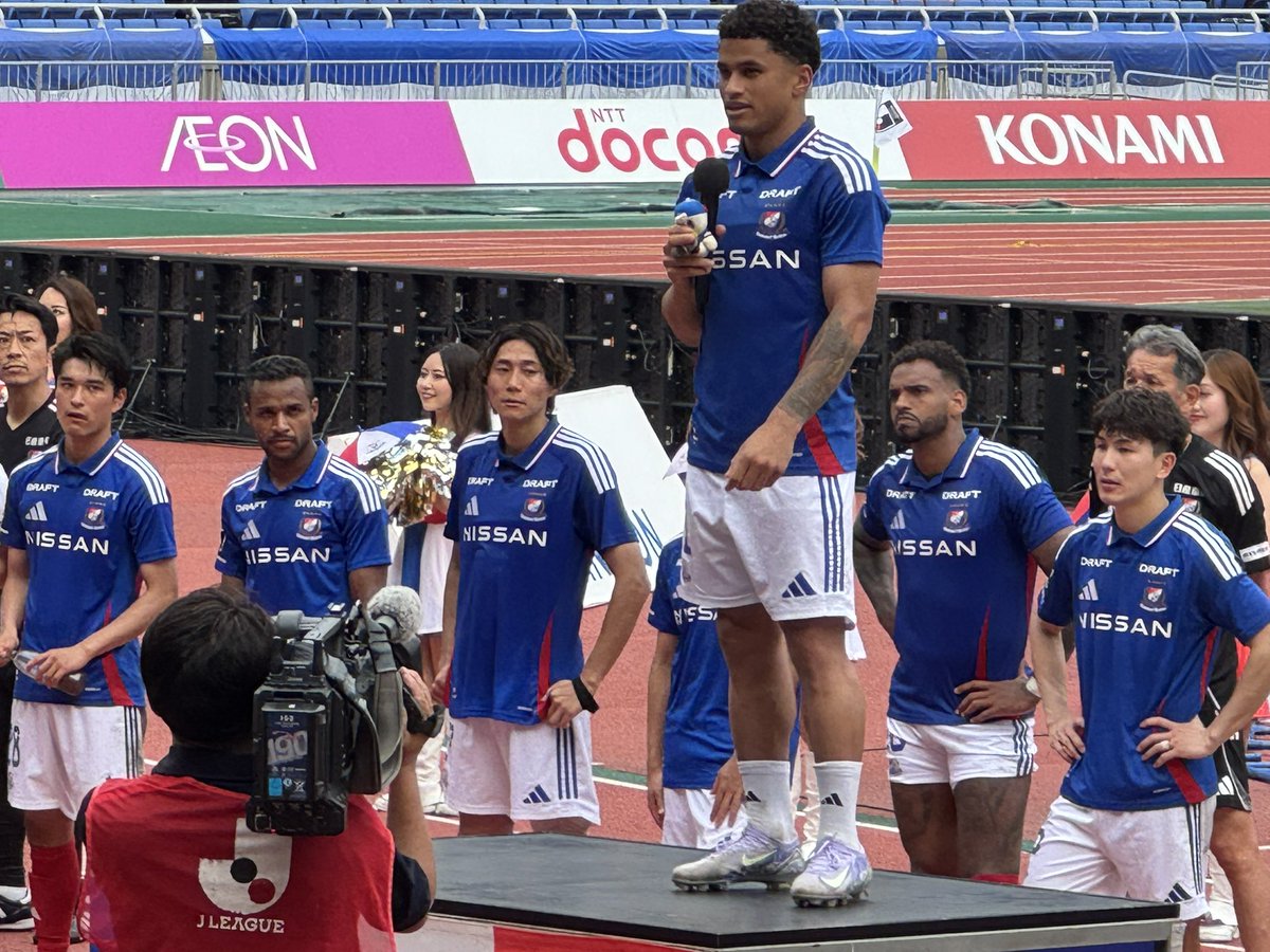 pwdjatgm's tweet photo. Thank you, Yang, for coming to say hello despite your busy schedule.
I'm glad we were able to sing chants and send you off.
Thank you so much for all the exciting plays you've shown us.
#fmarinos
#YANMATHEUS
#ヤンマテウス https://t.co/dP9AWKDJWU