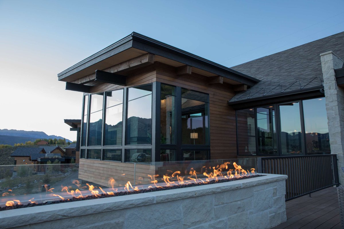 Framed by design. Contemporary Collection windows capture every hue of a Colorado mountain sunset – bringing the beauty of the outdoors into every room. #MountainViews #ContemporaryCollection