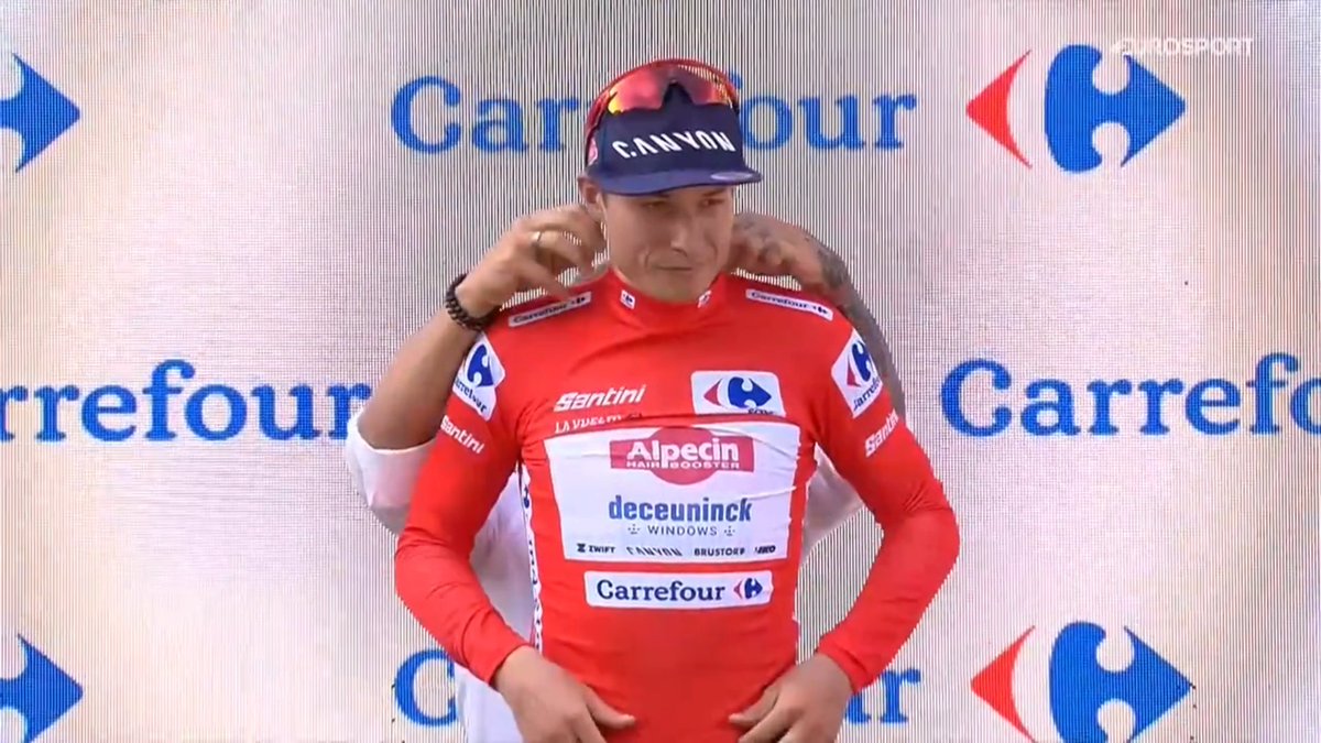 Avant Jasper Philipsen, il fallait remonter à Fabian Cancellara pour retrouver un coureur vainqueur de la première étape du Tour de France et de la Vuelta la même année. Le Suisse l'avait fait en 2009, avec deux chronos (un prologue sur la Vuelta). #LaVuelta25