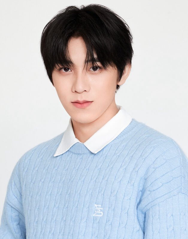 sanaokida's tweet image. #LIXIJIE 🇨🇳

Full Name: Li Xijie (李曦杰)
Birthday: February 15, 2004 (21)
Zodiac Sign: Aquarius
MBTI : ENFP (INFP)
Height: 180 cm (5’11”)
Position : Lead vocalist | Dance