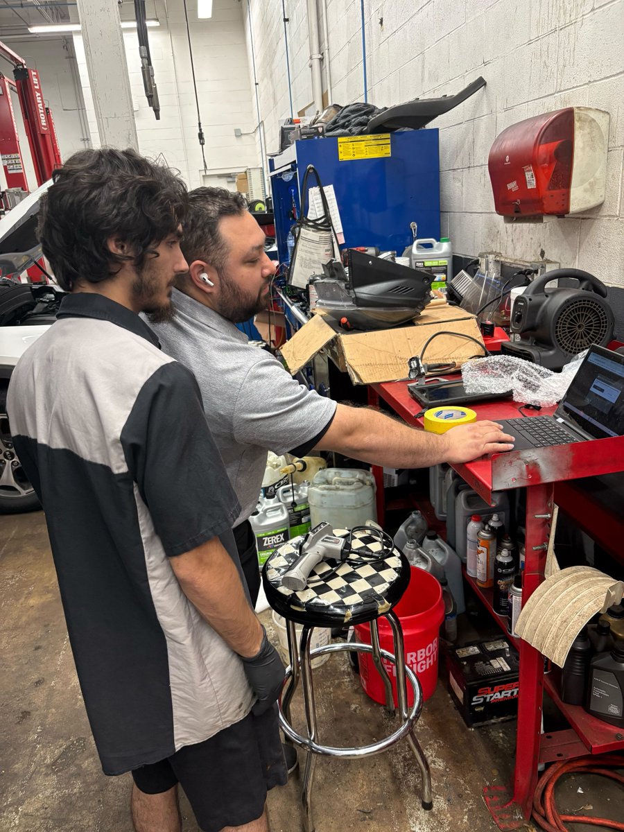 UpdatePromise's tweet image. 🎉 Congratulations to Suntrup Kia on their launch! 🚀 We’re proud to partner with a store that excels in adopting and implementing new tools. The results speak for themselves, and this is just the beginning. 👏

#UpdatePromise #FixedOps #DealershipSuccess #Kia #MyService