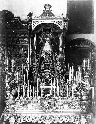El Cabildo (@cabildomuchodxt) on Twitter photo 🟪 La Soledad de San Lorenzo fotografiada por Emilio Beauchy en 1895.
Es la tarde del Viernes Santo y la Virgen aparece en su paso, bajo el dosel que llevaba antaño.
Lleva la desaparecida saya de las hnas. Antúnez, recreada en la actual saya de los soleanos.
📸 <a href="/SoledadSLorenzo/">La Soledad de San Lorenzo</a> 🟪 La Soledad de San Lorenzo fotografiada por Emilio Beauchy en 1895.
Es la tarde del Viernes Santo y la Virgen aparece en su paso, bajo el dosel que llevaba antaño.
Lleva la desaparecida saya de las hnas. Antúnez, recreada en la actual saya de los soleanos.
📸 <a href="/SoledadSLorenzo/">La Soledad de San Lorenzo</a>