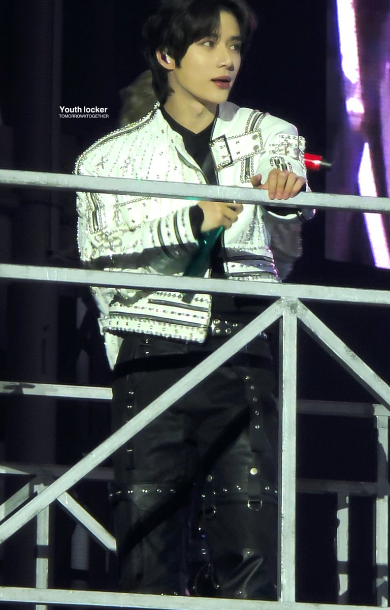 𝟮𝟱𝟬𝟴𝟮𝟯 ACT: TOMORROW in SEOUL
오프닝 범규 완전 왕자님....👑(* >ω<)
#TXT #범규 #BEOMGYU #ボムギュ