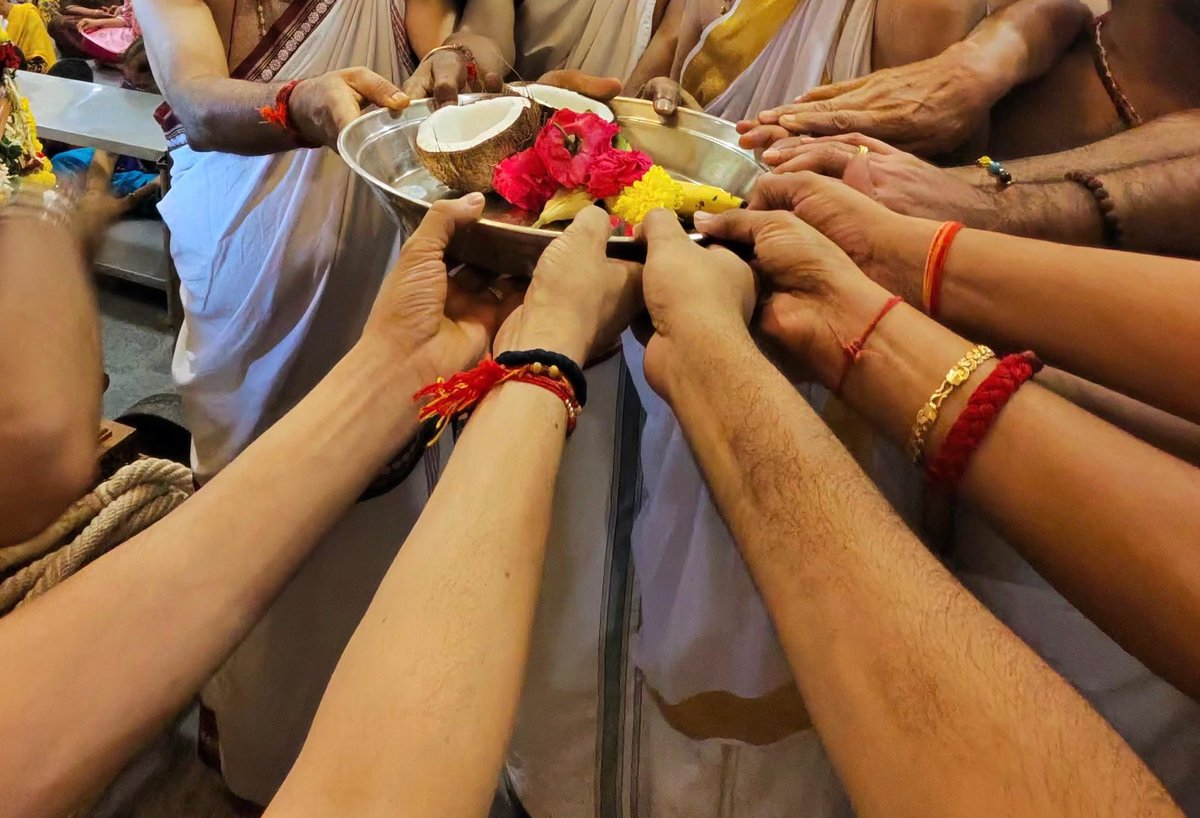 May the Hindu hands unite in whole Bharathavarsh to protect dharma 🙏🏻

Jaya Shree Rama 🙏🏻🪷