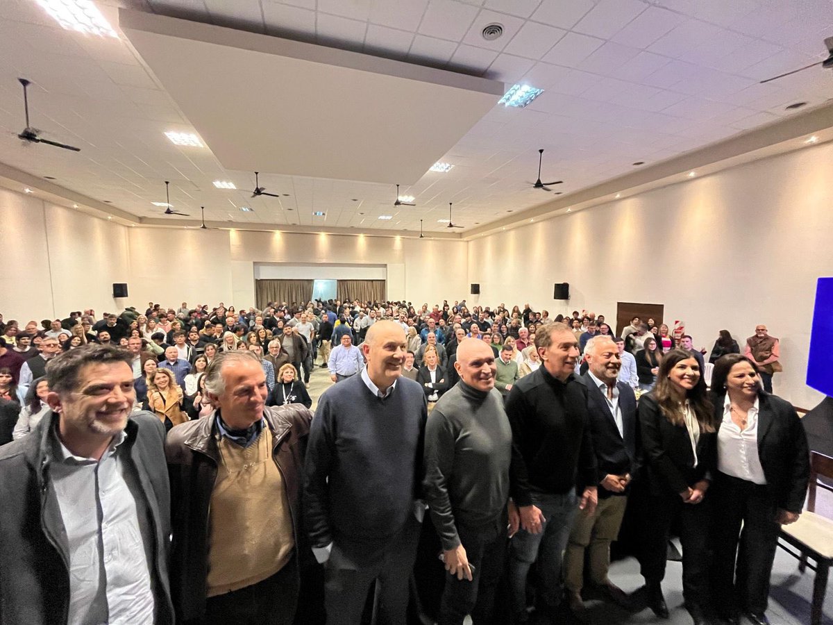 La Libertad Avanza - Provincia de Buenos Aires (@llaenpba) on Twitter photo Ayer el ministro <a href="/fedesturze/">Fede Sturzenegger</a> estuvo en Pergamino junto a nuestros candidatos a diputados nacionales <a href="/jlespert/">José Luis Espert</a> y <a href="/diegosantilli/">Diego Santilli</a>, y los candidatos a la Legislatura provincial @nataliam_blanco, Gonzalo Cabezas, @oscarliberman, <a href="/Speroni_Ale/">Alejandro Speroni</a> y <a href="/analiacorvino/">Analía Corvino</a> dialogando sobre cómo la Ayer el ministro <a href="/fedesturze/">Fede Sturzenegger</a> estuvo en Pergamino junto a nuestros candidatos a diputados nacionales <a href="/jlespert/">José Luis Espert</a> y <a href="/diegosantilli/">Diego Santilli</a>, y los candidatos a la Legislatura provincial @nataliam_blanco, Gonzalo Cabezas, @oscarliberman, <a href="/Speroni_Ale/">Alejandro Speroni</a> y <a href="/analiacorvino/">Analía Corvino</a> dialogando sobre cómo la