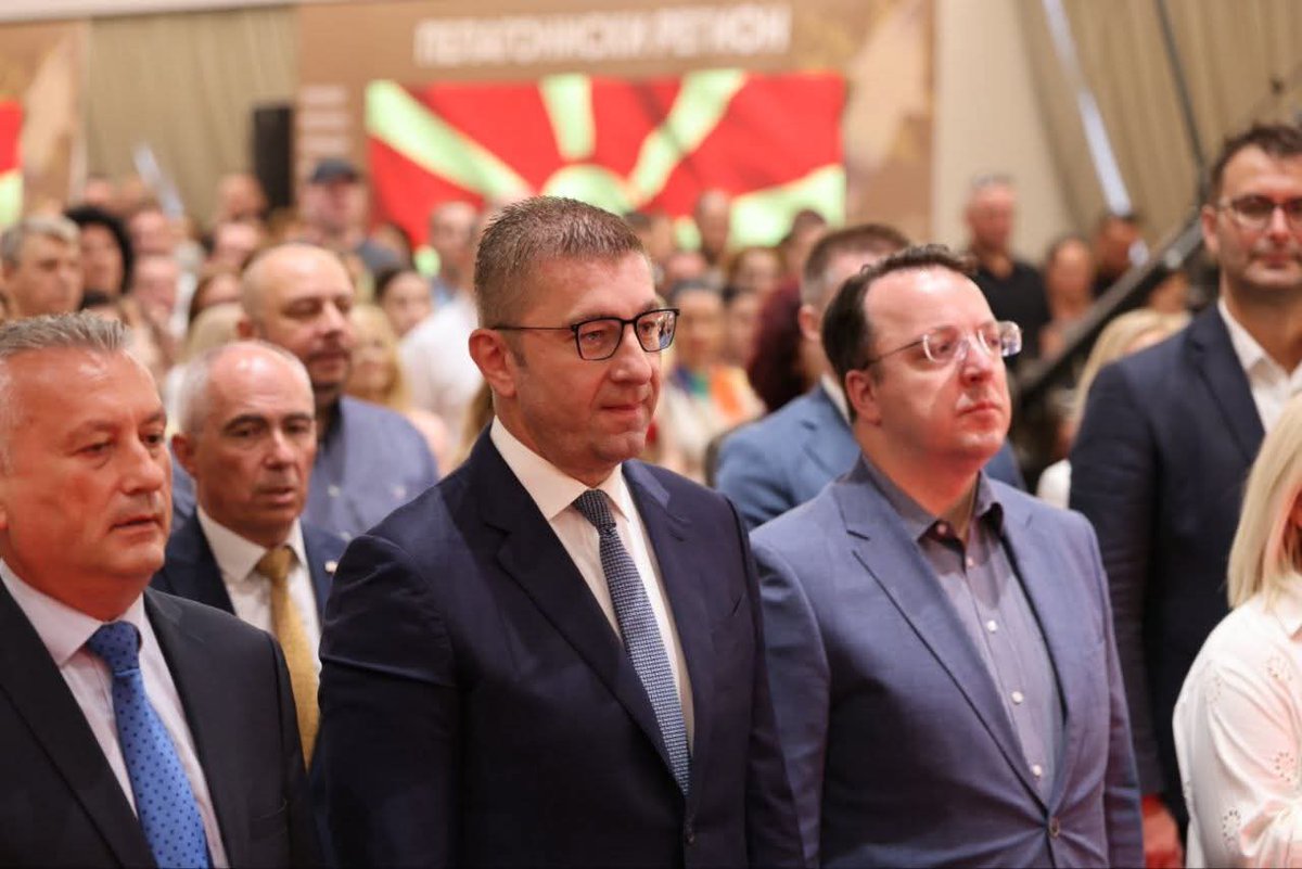 Честа е огромна да се присуствува на политичкиот саем кој е одговор на прашањето што работеа градоначалниците на ВМРО-ДПМНЕ и Коалицијата последните 4 години. Тоа за нас претставува и огромна одговорност, затоа што не бегаме од сите наши решенија, од целата наша работа, и од