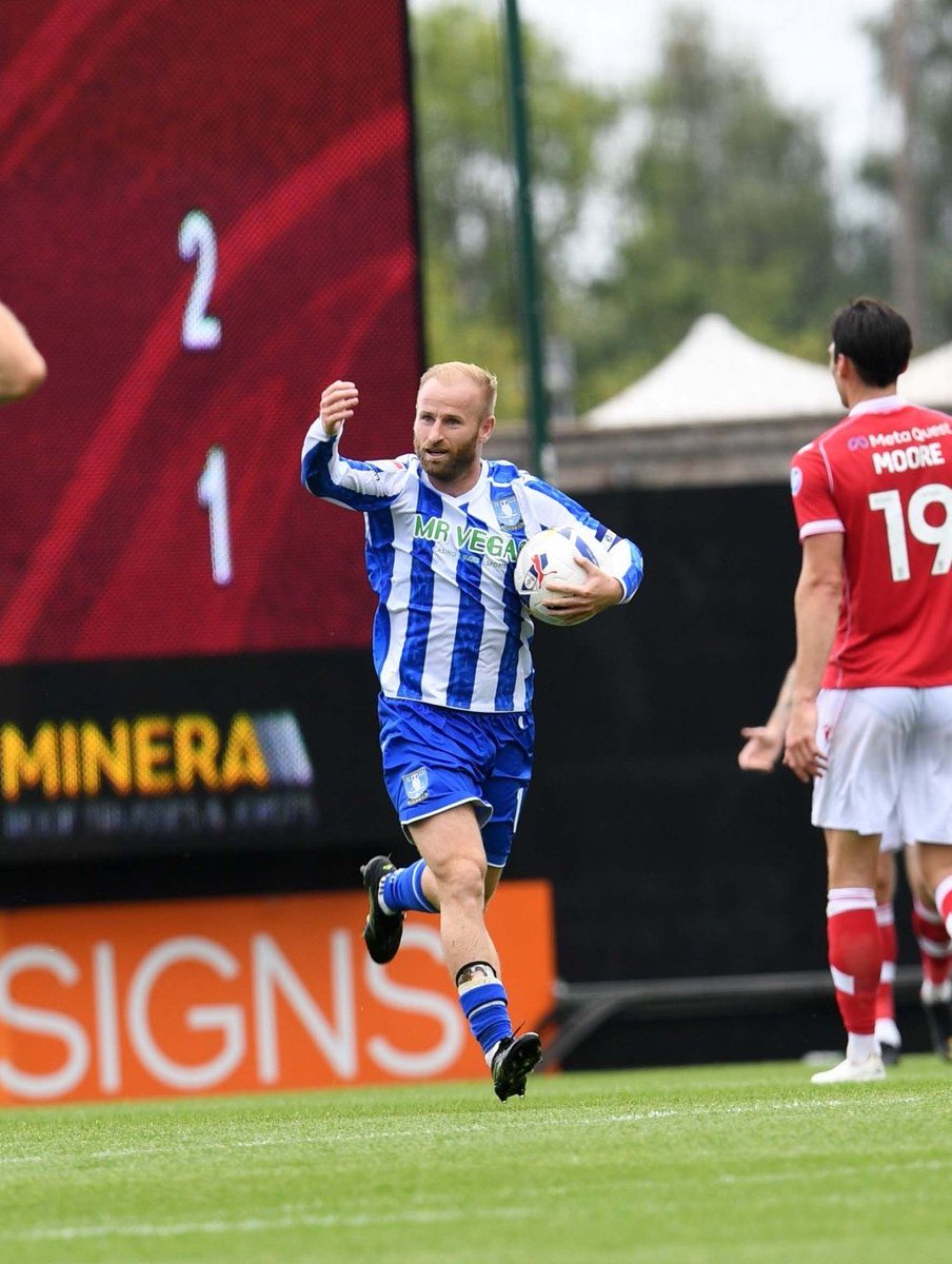 No player on the pitch today made more passes (68), more accurate passes (49) or more key passes (5) than Sheffield Wednesday’s Barry Bannan…

Only one player made more tackles (3), and he wasn’t dispossessed once. Skipper. #SWFC 🦉⚽️