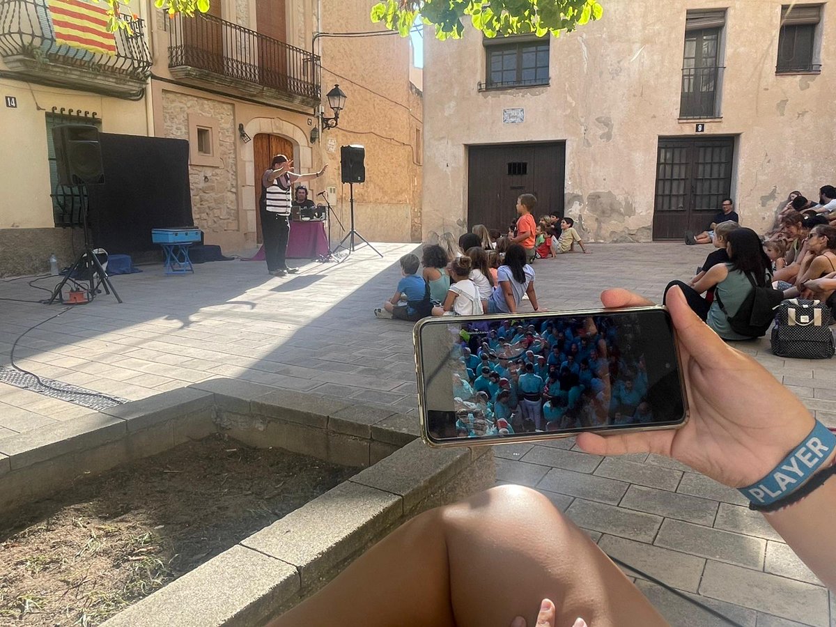 Amb l'<a href="/Aripallares14/">Pallarès 👹</a> de Festa Major però seguint, com cada any, els <a href="/CastellsEnXarxa/">Castells en Xarxa</a> 

Salutacions <a href="/carlesc1975/">Carles Cortés</a> i <a href="/AinaMallol/">Aina Mallol</a>