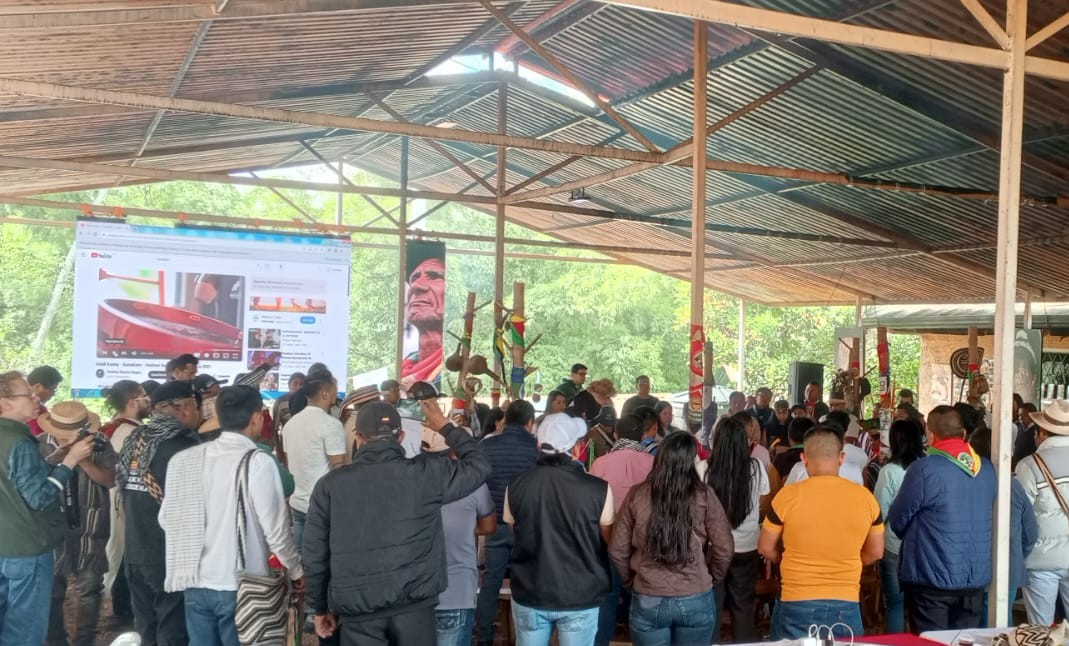 UNIPAcomunica's tweet photo. 📍Desde el Centro de Pensamiento Java Liviana, Silvania – Cundinamarca
El pueblo indígena Awá – UNIPA participa en la Asamblea Nacional Extraordinaria de Autoridades Indígenas de Gobierno Propio – ONIC.
#PueblosIndígenas #Awá #AutonomíaTerritorial #ONIC #UNIPA https://t.co/NcLNzWvaDp