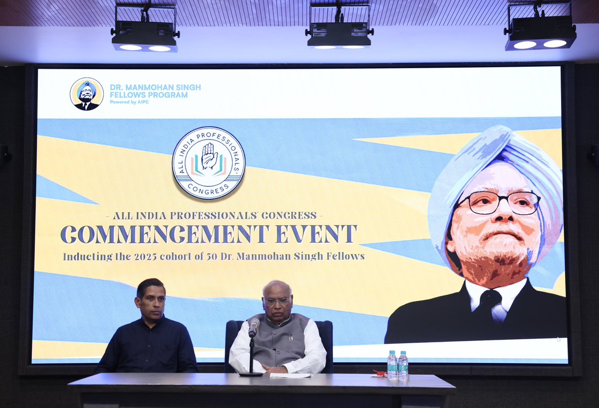 pravchak's tweet photo. Commencement event for the first batch of 50 Manmohan Singh Fellows presided by @INCIndia President @kharge 

A landmark event in the revival of the pivotal role of professionals in nation building

What better way to honour the legacy of Manmohan Singh! https://t.co/GKGEVDduRX