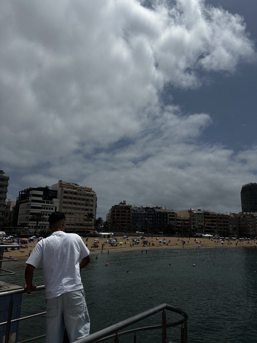 alecscostaa's tweet photo. as ilhas canárias é ridiculamente linda, estou apaixonado por esse lugar. feriasssss 🏝️💛 https://t.co/hDcam2Uum8