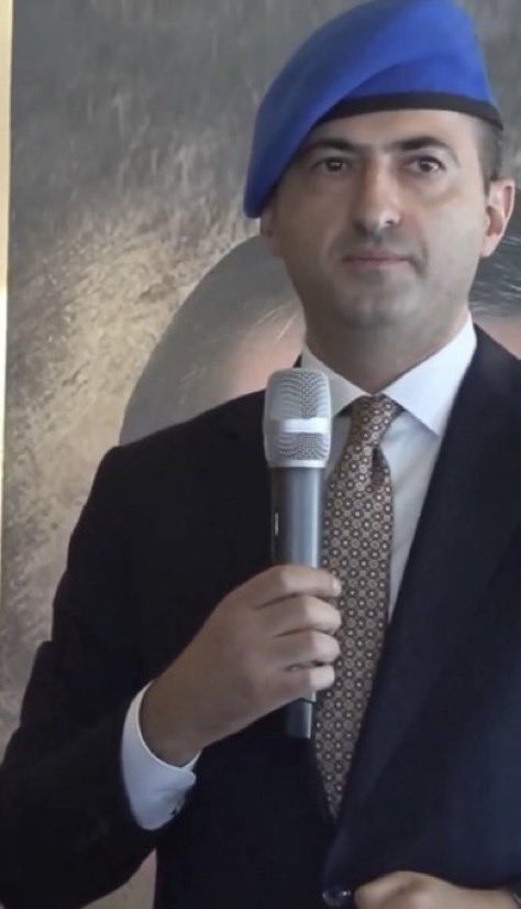 Cevat Kelle’ye daha çok yakışmış mavi bere