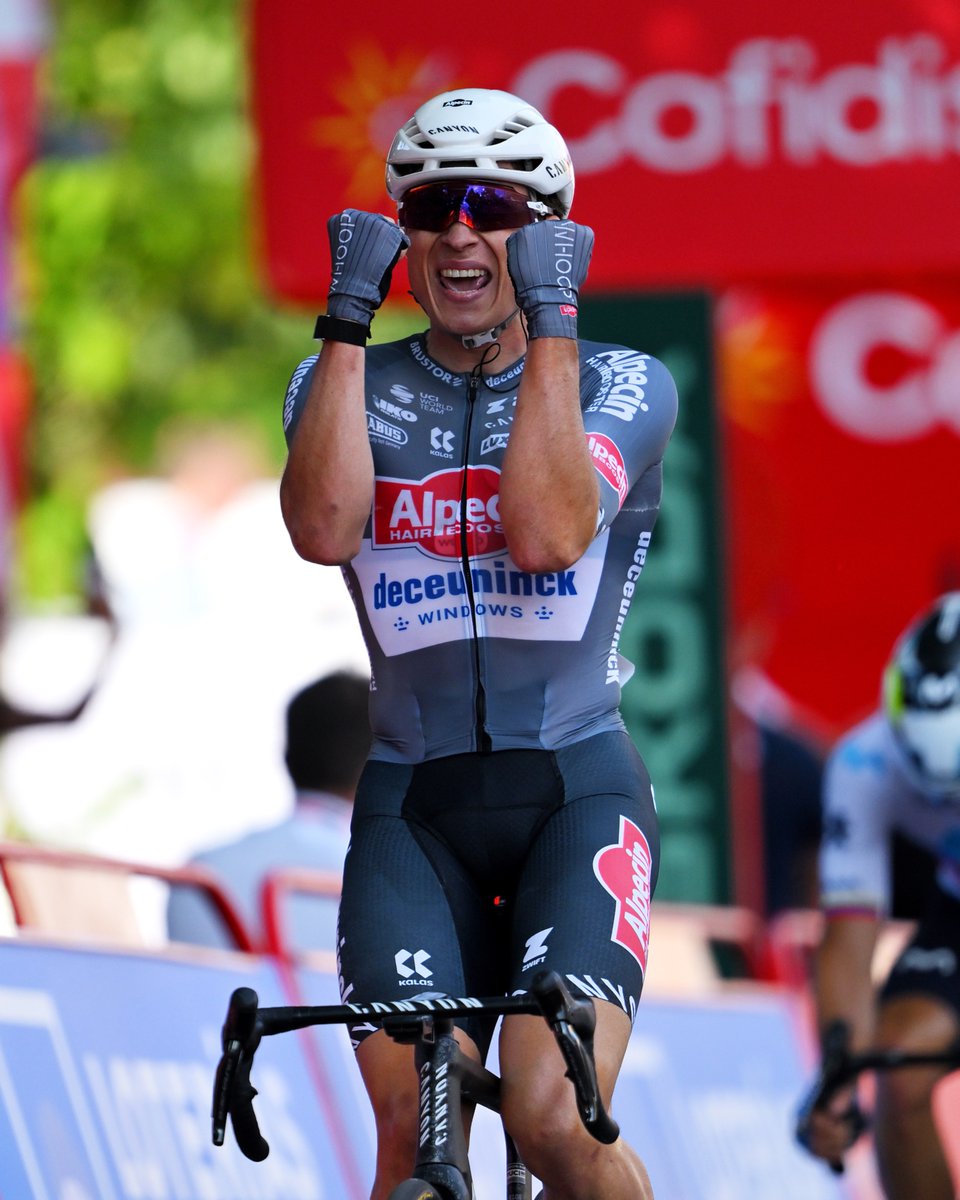 UCI_cycling's tweet image. A red-hot start! 😎

@JasperPhilipsen is back on top and will be the first rider in red at #LaVuelta25, after winning an explosive opening stage from Turin to Novara. 🔴

3️⃣ weeks of blistering racing are officially underway! 🔥

📸 @GettySport 

#RoadCycling