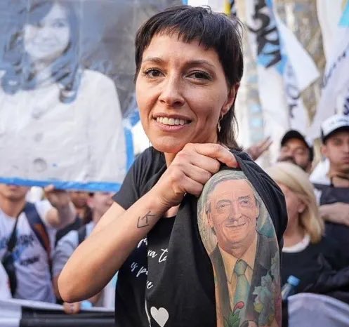 Como explicas en Suiza que hay gente que vota a un simio como Mayra Mendoza? 🙄