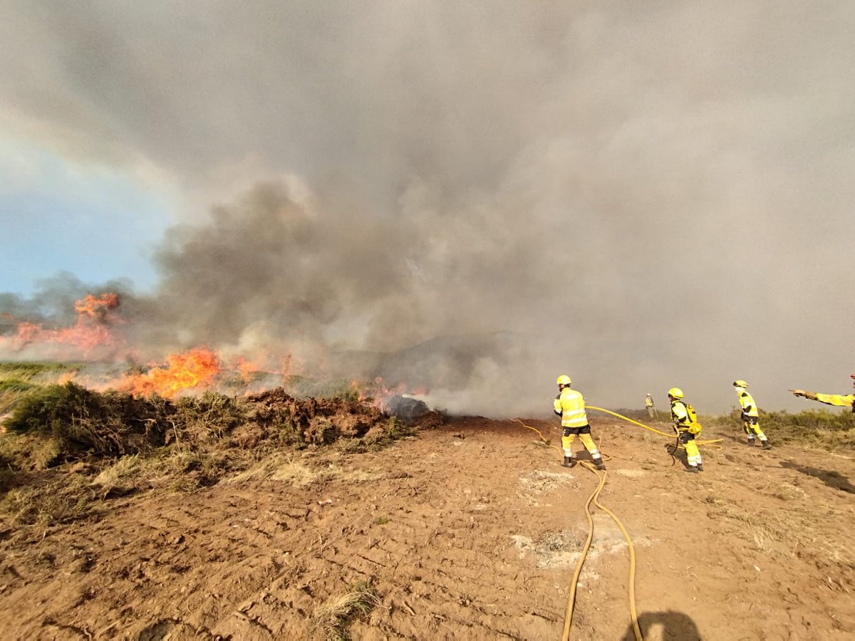 Servei Bomber(e)s Forestals GVA (@gvabforestals) on Twitter photo Imágenes del servicio de #BomberosForestales de la <a href="/generalitat/">Generalitat</a> ejecutando labores de seguridad en una maniobra de fuego técnico en colaboración con @AT_BRIF
Las imágenes han sido tomadas durante el dispositivo movilizado por @gvaemergencias a los incendios forestales de Imágenes del servicio de #BomberosForestales de la <a href="/generalitat/">Generalitat</a> ejecutando labores de seguridad en una maniobra de fuego técnico en colaboración con @AT_BRIF
Las imágenes han sido tomadas durante el dispositivo movilizado por @gvaemergencias a los incendios forestales de