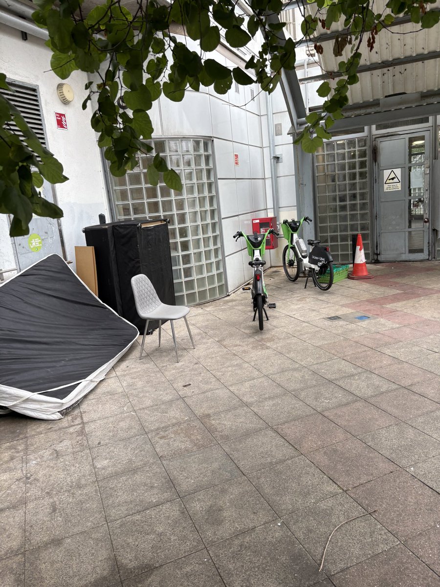 AngryResidents_'s tweet image. Hello Cllr @jp_sw9 &amp;amp; @ManleyNanda - what are you going to be doing to end the neglect and managed decline of Brixton North? #Brixton #AngellTown @BrixtonNorthLab @LBvoices #LEMB @LabourMarina @helenhayes_