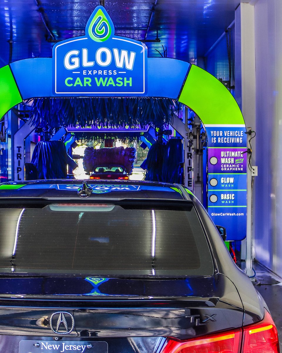 GlowExpressWash's tweet image. On the right track 🛣️✨ For a quick, easy and quality wash come see us at Glow! 💧 #righttrack #carwash #glowcarwash #saturdayshine