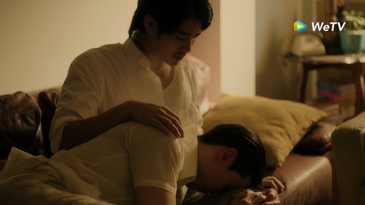 Kaewwithmymoon's tweet image. แต่ชั้นว่าเค้ารักกันจริง;-;; แต่เรื่องต้องการให้คนดูสงสัยเหมือนกับที่ตัวละครก็สงสัยกันและกันอะ ความสัมพันธ์สองคนนี้มันเหมือนจะดีแต่มันมีความกลัว ความไม่เชื่อใจอีกฝ่ายอยู่ เพราะอยู่คนละฝั่ง แต่จริงๆมันรักกันนะ กุจะบ้าแล้ว มันหวานแต่ปนขมซึ่งกินนานๆไปกุว่าขมโดด🥲 #ShineEP4