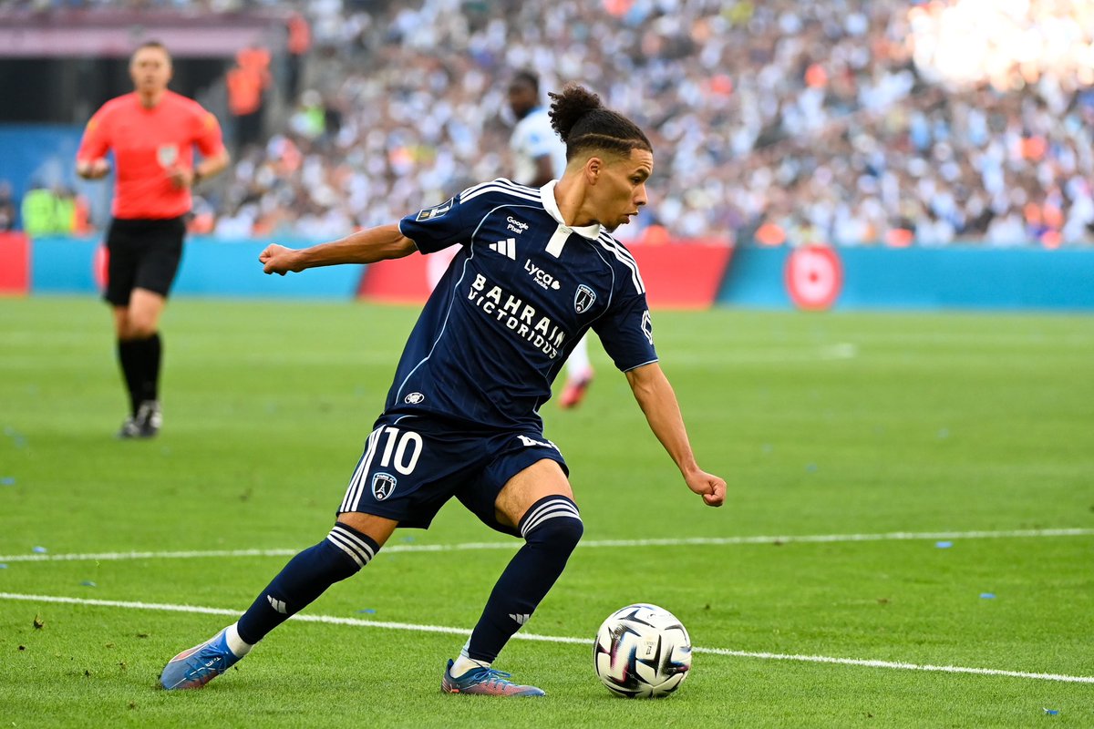 Quel joueur ce Ilan Kebbal 🇩🇿. 🥵