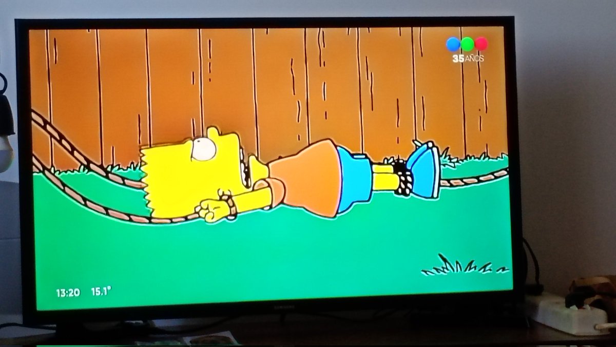 Almorzar viendo los Simpson en telefé con los mismos chistes y diálogos que me se de memoria 

Soy feliz con muy poco