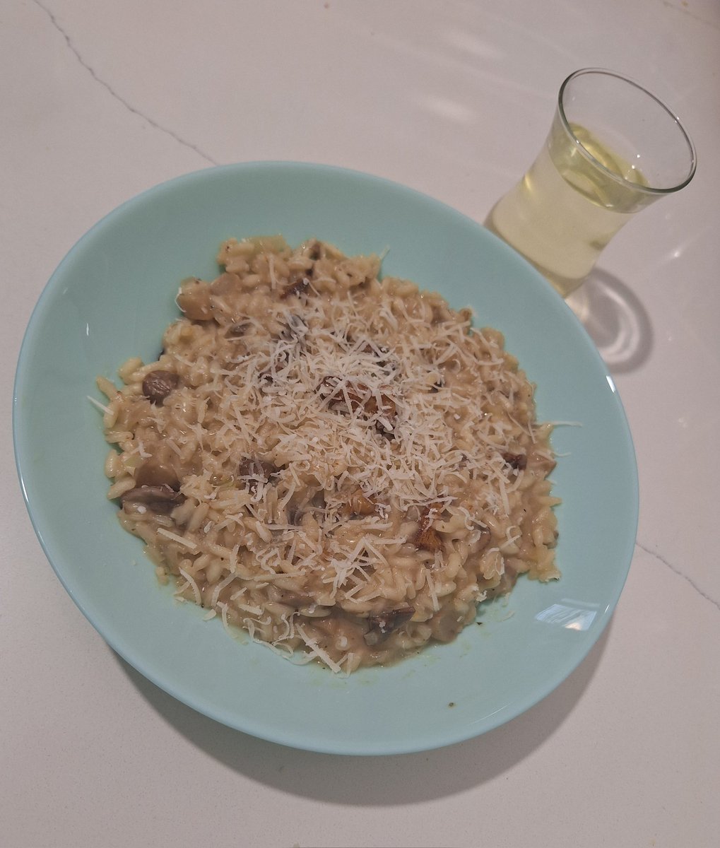 Best tasting risotto I've made, if I do say so myself 🤤🍄🥂