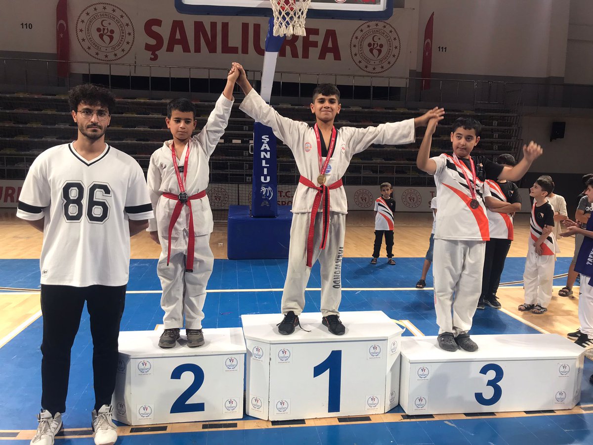 02-08 Eylül 2025 tarihlerinde Ankara’da düzenlenecek olan Minikler Türkiye Taekwondo Şampiyonası il seçmeleri yapıldı. Yapılan müsabakalarda sporcularımızdan; Asmin Balan, Dilber Balan, Ali Ensari Yıldız ve Muhammed Mirza Yıldız 1’inci olarak şampiyonaya katılmaya hak kazandılar.