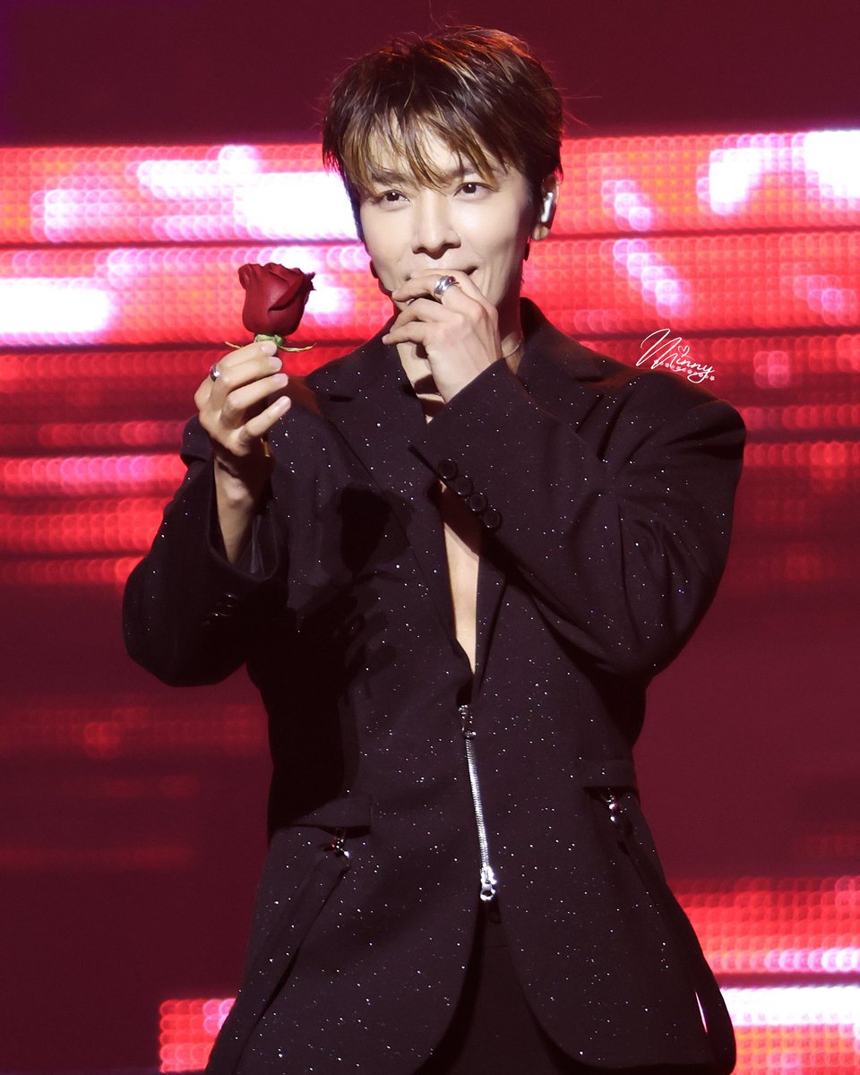 ⋆⁺₊⋆ ☀︎ ⋆⁺₊⋆⁺₊⋆ ⋆⁺₊⋆⁺₊⋆ ☾⋆⁺₊⋆
2025.08.23 Super Show 10 in Seoul Day 2

🌹 (ﾉ∀`*)

#동해 #DONGHAE #이동해 #ドンへ
#슈퍼주니어 #SUPERJUNIOR
#슈퍼주니어DnE #SuperJuniorDnE
#SuperShow10Seoul