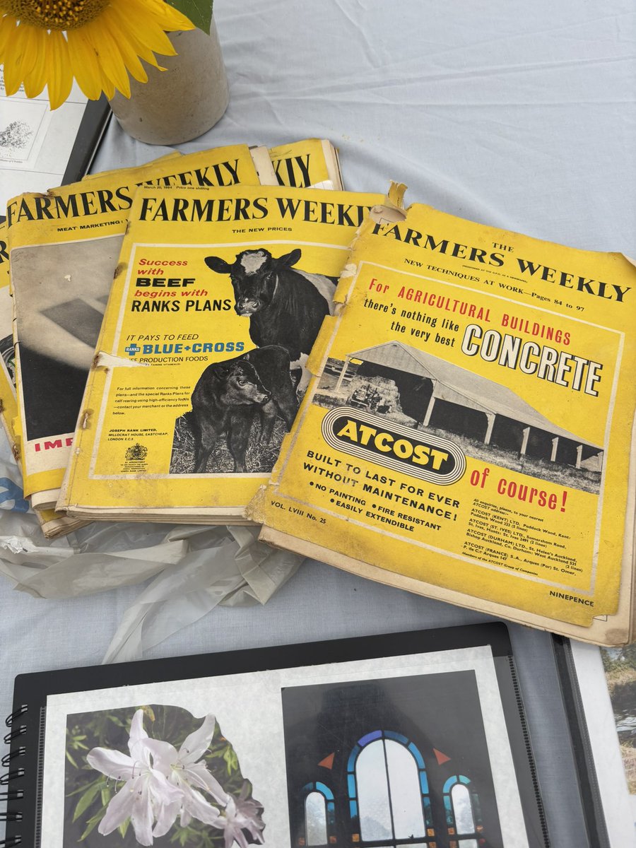 Geeking out over the vintage copies of <a href="/FarmersWeekly/">Farmers Weekly</a> here at the Camrose Vintage Working Day…🚜🏴󠁧󠁢󠁷󠁬󠁳󠁿
