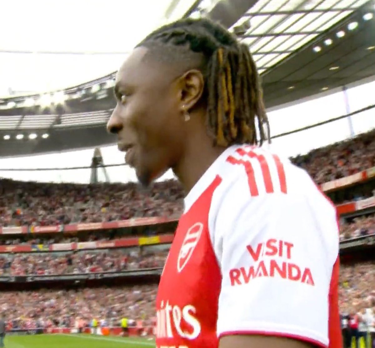 Arsenal's new #10, Eberechi Eze, is unveiled. 👋