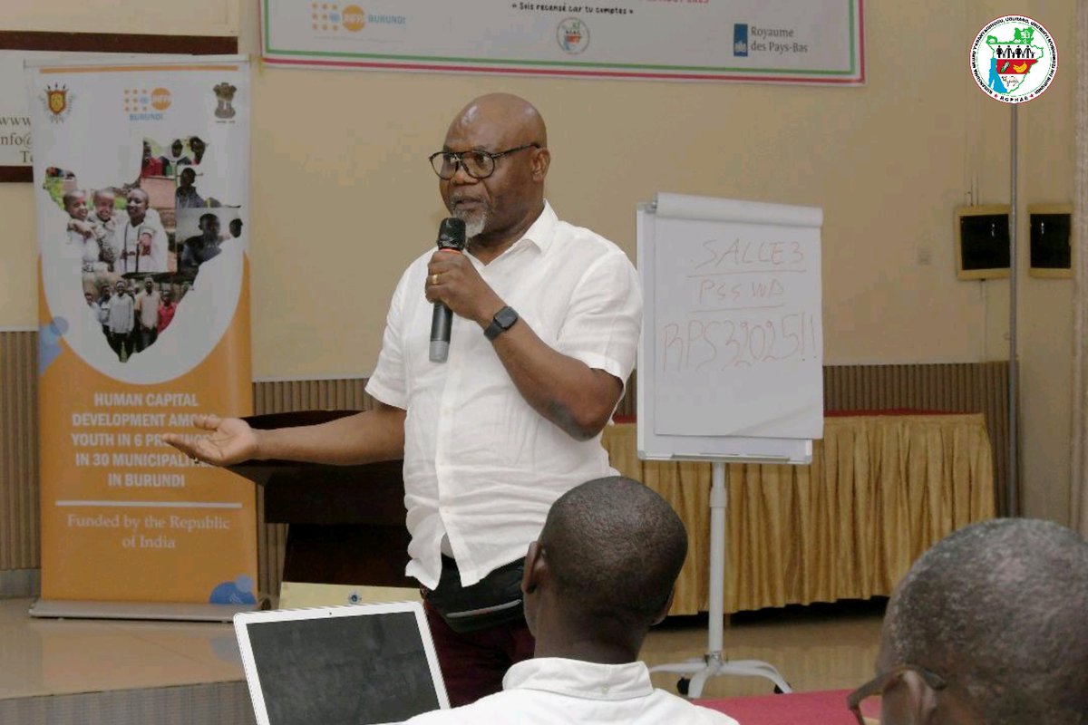 BCRRGPHAE2022's tweet photo. Clôture ce samedi 23/8/25 de l’atelier d’évaluation de 18 plans d’analyses des rapports thématiques. Les participants ont identifié des leviers d’amélioration concrets pour garantir des analyses rigoureuses, pertinentes et adaptées aux enjeux actuels.@UNFPABurundi @FAOBurundi https://t.co/g1bl5zBy5A