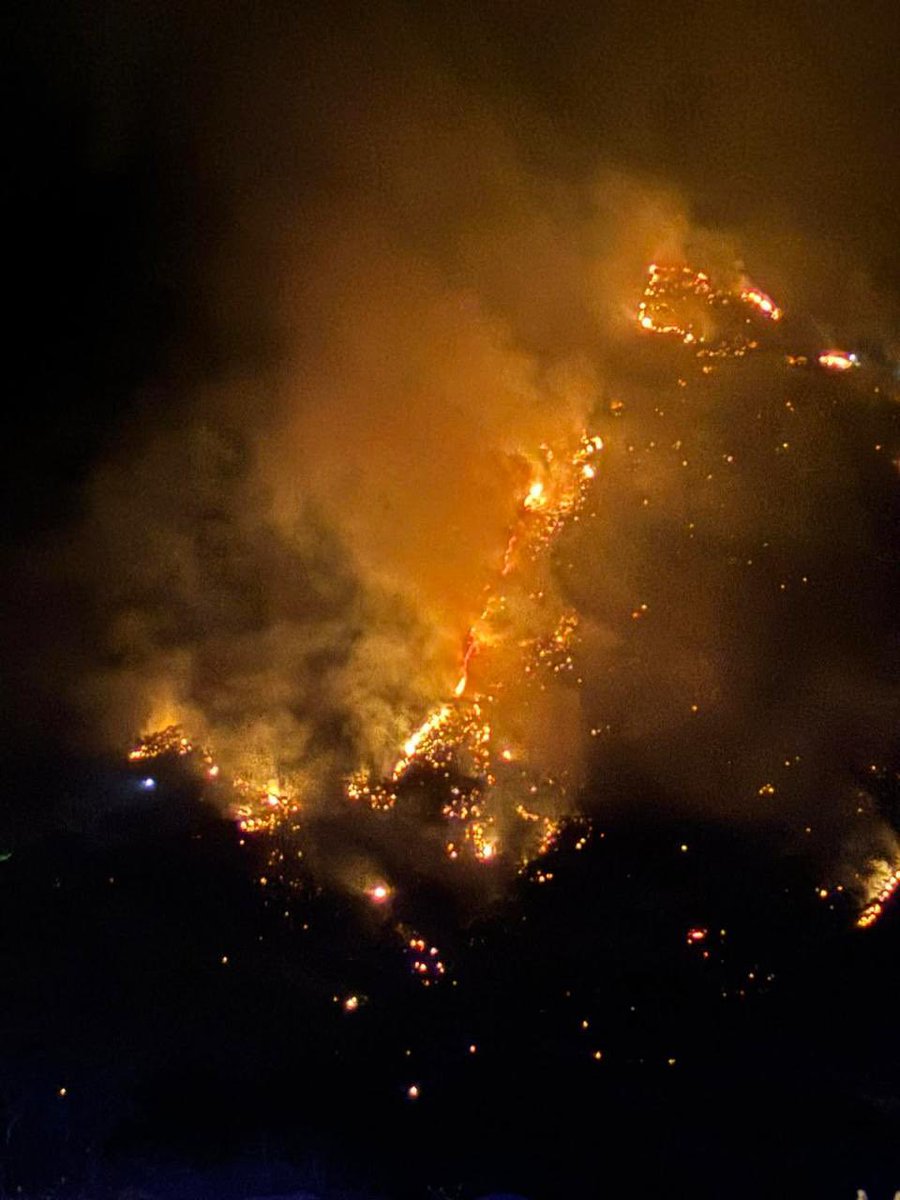 SLCScanner's tweet image. 🚨 New Start #UtahCounty
#MapleFire 
East side of #Mapleton
🔥 Estimated at 50 acres.

Crews worked through the night and stopped the forward spread. Ground and air resources will continue suppression efforts today.

📸 #1 : @Austincc83801 
2: Mapleton Fire 
3: @pulsepoint