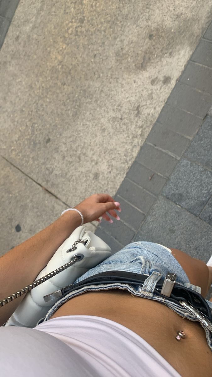 Daha güzel kıyafetler giymem için harclık atıcak adam gibi adamlar var mı?(Özel fotoğraflarda atarım🥵🙏🏻)