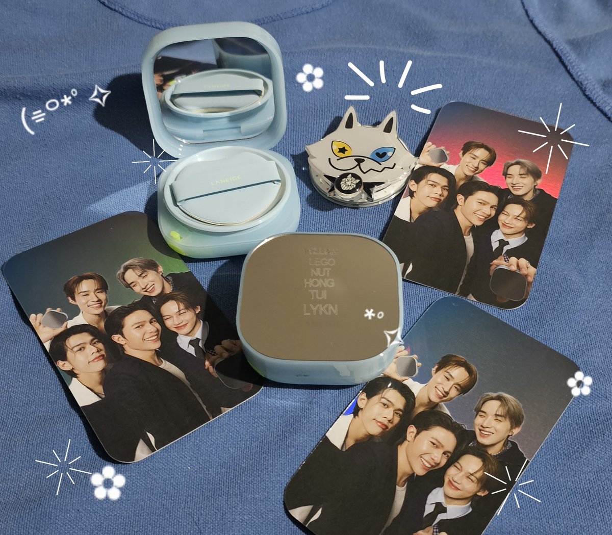 Mewy Moment with LYKN 💙 คือทุกช่วงเวลาที่เราได้เห็น LYKN บนเวที เวลาที่พวกเค้าเป็นตัวของเอง แสดงศักยภาพออกมา เป็นช่วงเวลาที่พวกเค้าส่องประกายมากที่สุด เหมือนผิวหน้าที่ใช้ Mewy Cushion แค่ได้เห็นพวกเค้า 5 ก็เป็นโมเม้นที่ดีมากๆ  และอยากให้เป็นแบบนั้นตลอดไป

#LANEIGExLYKN