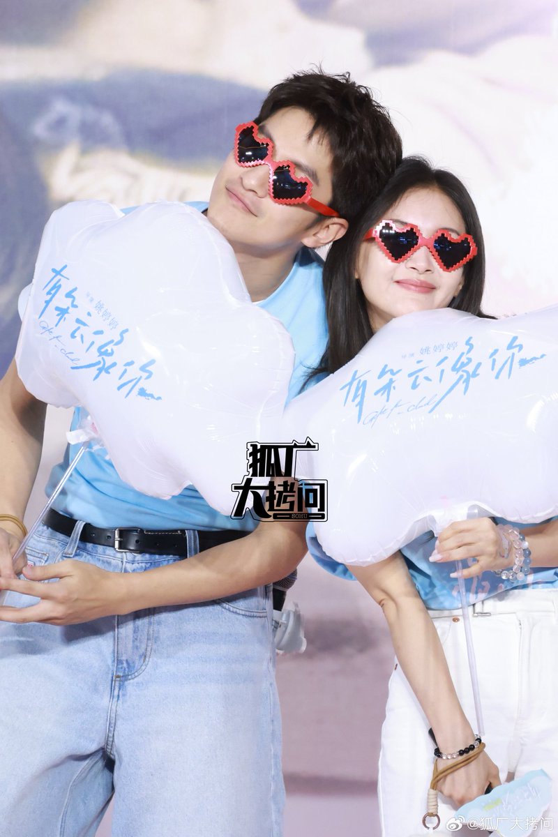 FKShi's tweet photo. Candid photo of #QuChuXiao (#ShawQu) & #WangZiWen (#AvaWang) attend promo event for upcoming movie #有朵云像你/ #XiangYueZaiYuJi/ #GiftFromACloud.
This movie will be release on theatre start from 29 August 2025.
~Weibo 23 Aug 2025~ https://t.co/C1FIGjmnAx