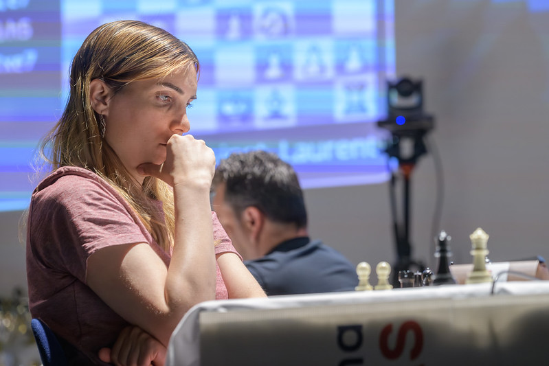 Yosha Iglesias 🥇 est sacrée championne de France 🇫🇷 2025 !! 👏

Dans un zeitnot mouvementé, Yosha a gagné 2 qualités, puis a réussi à sécuriser la victoire malgré son roi dans les courants d'air.
Mitra Hejazipour 🥈 est vice-championne après un très beau parcours.