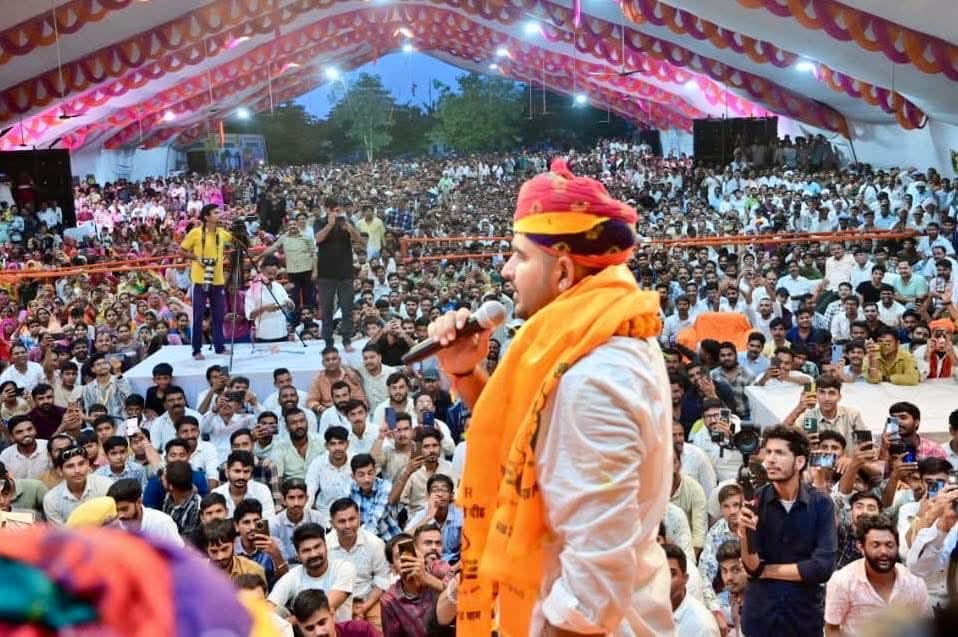 rawal singh (@rawalsrathore02) on Twitter photo рдЖрдЬ рддреЛ рднрд╛рдИрд░реЗ рд░рдбрд╝рдХрд╛ рдХрд╛рдв рджрд┐рдпрд╛
рдЙрджрдпрдкреБрд░ рдЖрд│рд╛
#RAVINDRASINGHBHATI
тБж<a href="/RavindraBhati__/">Ravindra Singh Bhati</a>тБй рдЖрдЬ рддреЛ рднрд╛рдИрд░реЗ рд░рдбрд╝рдХрд╛ рдХрд╛рдв рджрд┐рдпрд╛
рдЙрджрдпрдкреБрд░ рдЖрд│рд╛
#RAVINDRASINGHBHATI
тБж<a href="/RavindraBhati__/">Ravindra Singh Bhati</a>тБй