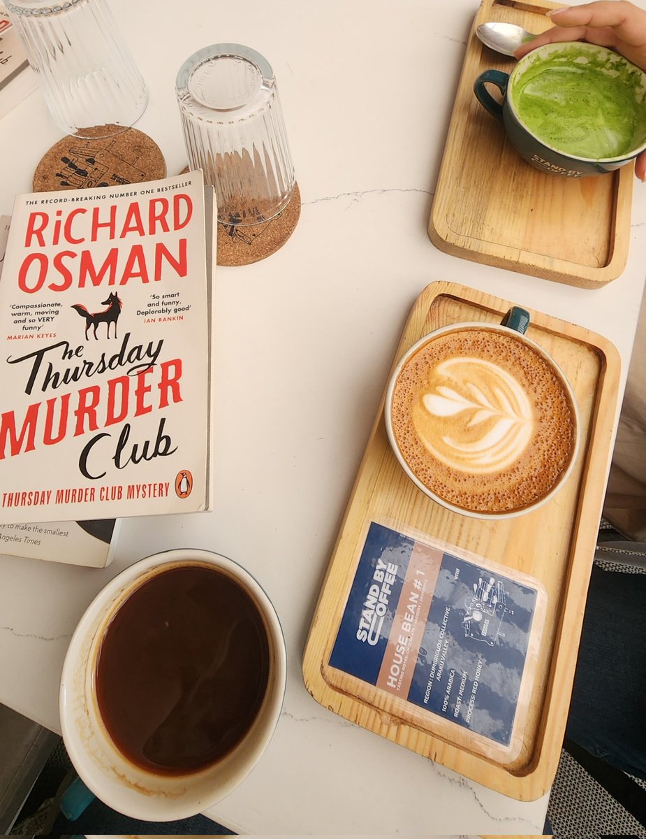 Sing_Along_Life's tweet photo. Discussing 'The Thursday Murder Club' was fun today! One of us found the threads confusing, one found them to be deliciously taut. And three of us found our wierds on the same wavelength when we put our money on one character, and it turned out to be wrong 😅🤩

#MumbaiBookClubs https://t.co/UVNdVaGVS5