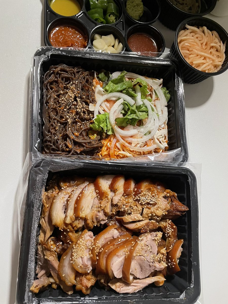 막국수랑 족발 머거줘야겟지