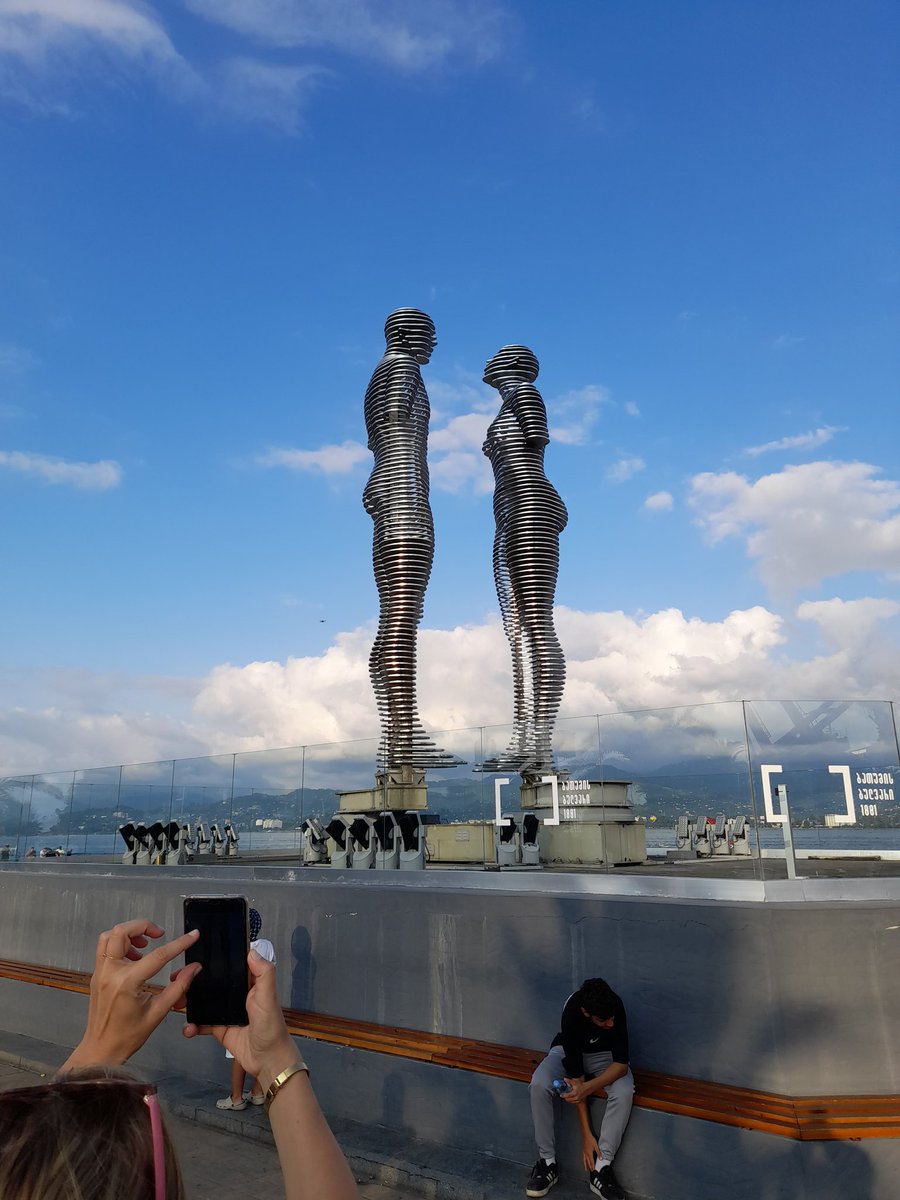 DiazBretones's tweet photo. @LealtadSabia Estatua de Ali y Nino (Batumi, Georgia) https://t.co/tU8XgJnDuI